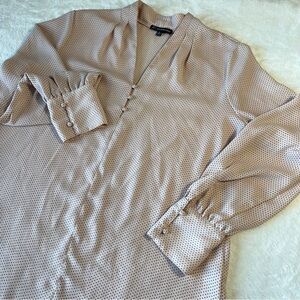 Adrianna Papell Pink Polka Dot Long Sleeve Vneck Blouse Women Sz M NWOT Classy